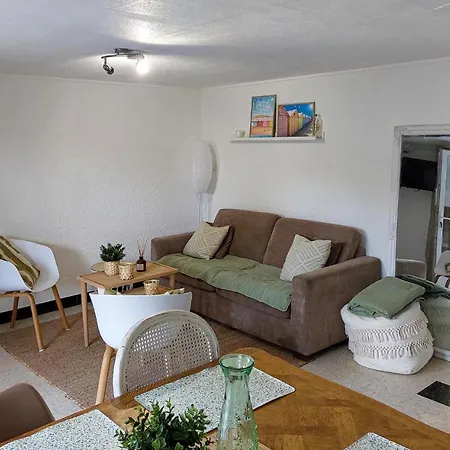 1 Bedroom Beautiful In Lägenhet *