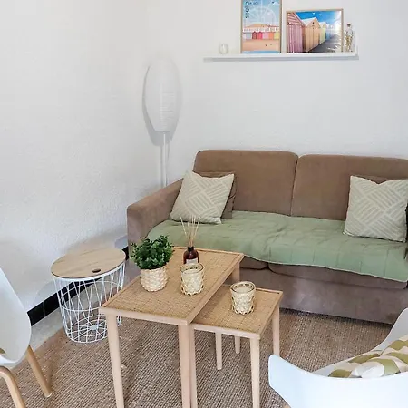 1 Bedroom Beautiful In Lägenhet Cucq